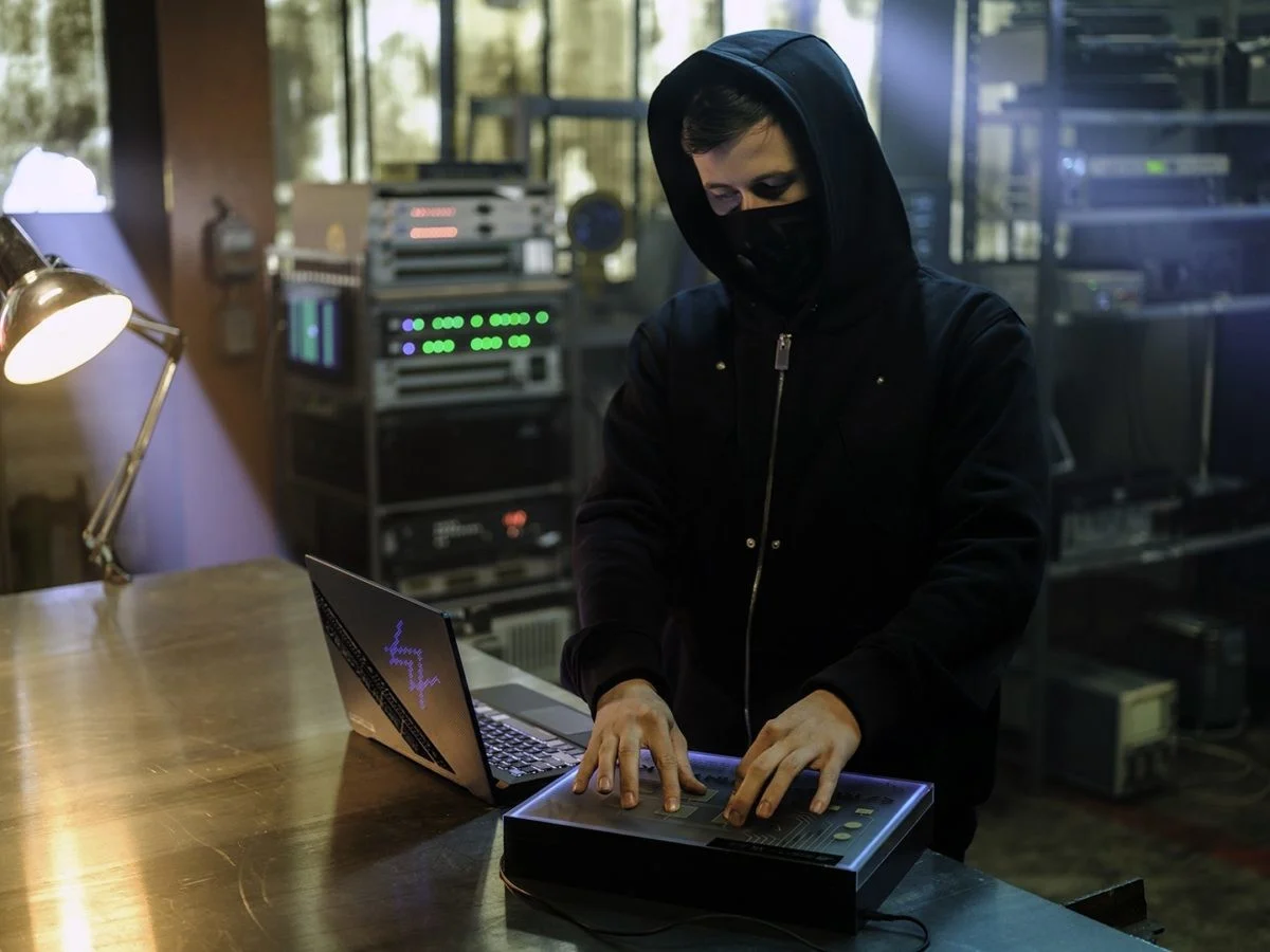 ROG ra mắt lapgop game Zephyrus G14 kết hợp cùng Alan Walker ROG ra mắt lapgop game Zephyrus G14 kết hợp cùng Alan Walker