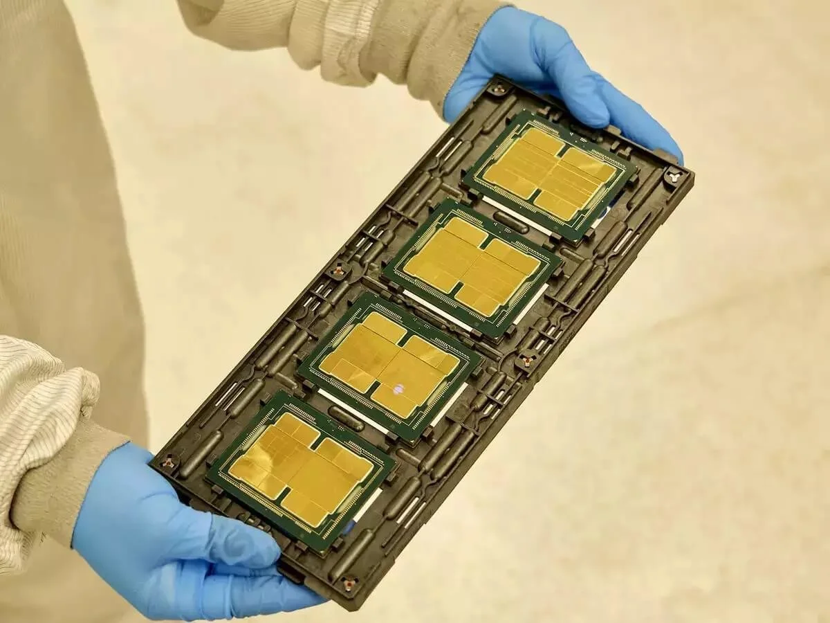 Khay chip intel