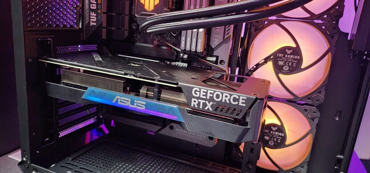 ASUS MEGALODON RTX 4070 in case